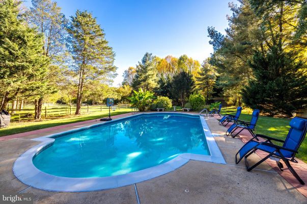 Exterior, Playground, Pool