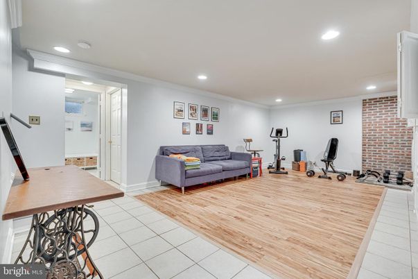 Fitness Equipment, Interior, Recessed Lighting, Wood Texture Flooring