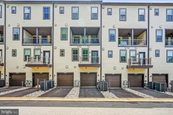 Attached, Exterior, Facade, Rowhouse