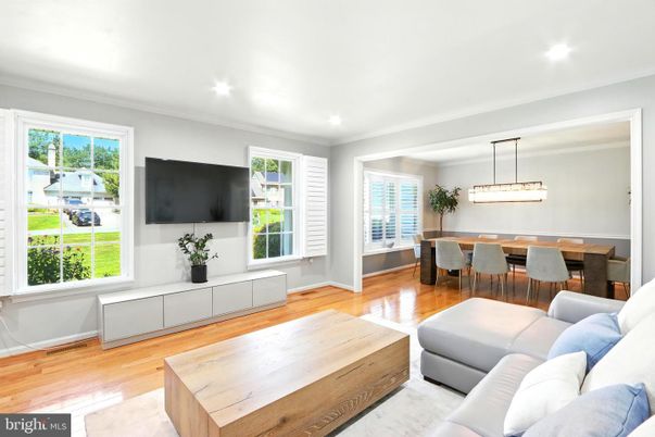 Dining room, Interior, Living room, Pendant Lights, Recessed Lighting, Wood Texture Flooring
