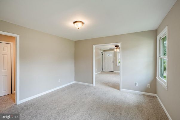 Empty room, Interior