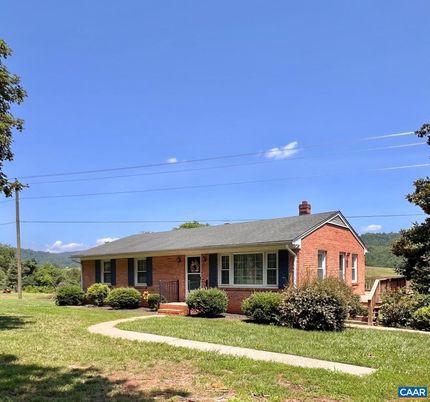 Exterior, Facade, Brick Facade, Ranch
