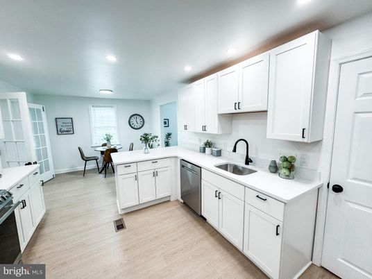 Dining room, Interior, Kitchen, Recessed Lighting, Wood Texture Flooring