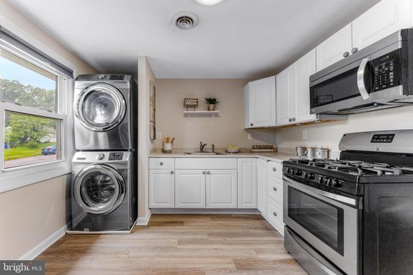 Interior, Kitchen, Recessed Lighting, Washer, Wood Texture Flooring