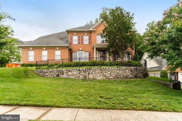 Backyard, Exterior, Facade, Brick Facade, Brick Traditional