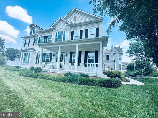 Backyard, Exterior, Facade, Farmhouse