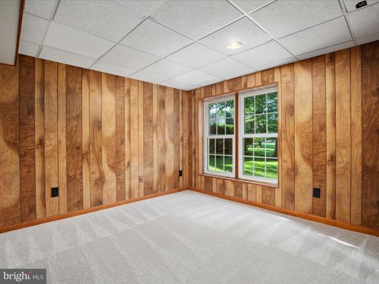 Empty room, Interior, Recessed Lighting, Wooden Walls