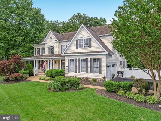 Attached, Exterior, Facade, Farmhouse