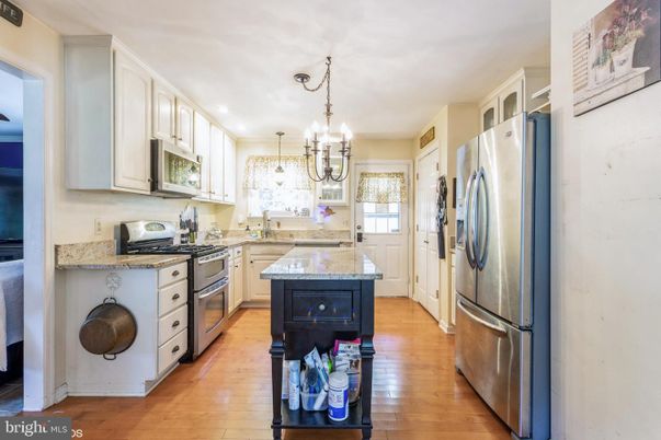 Chandelier, Interior, Kitchen, Wood Texture Flooring