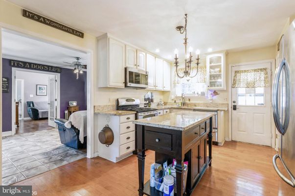 Chandelier, Interior, Kitchen, Wood Texture Flooring