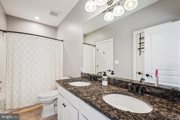 Bathroom, Dual Sink Vanities, Interior, Recessed Lighting