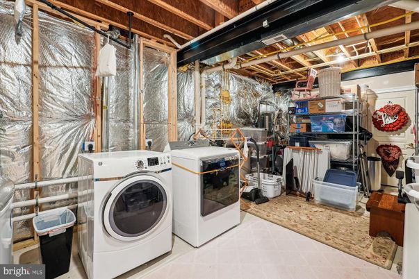 Interior, Washer, Wooden Beams