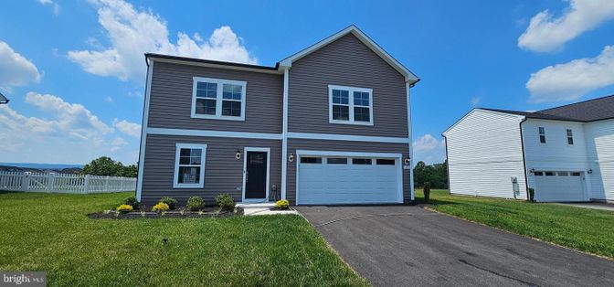 Attached, Exterior, Facade, Rowhouse