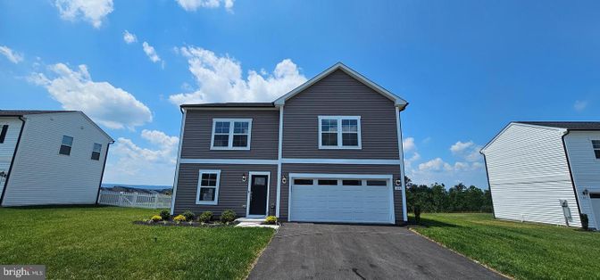 Attached, Exterior, Facade, Rowhouse