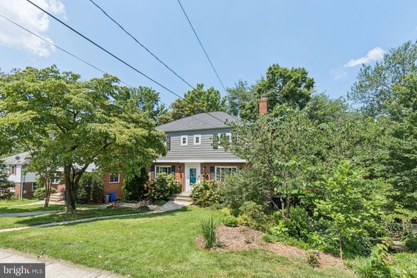 Backyard, Exterior, Facade, Brick Facade, American Foursquare
