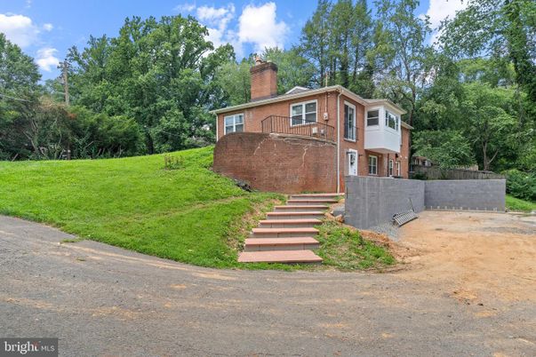 Backyard, Exterior, Facade, Brick Facade, Raised Ranch