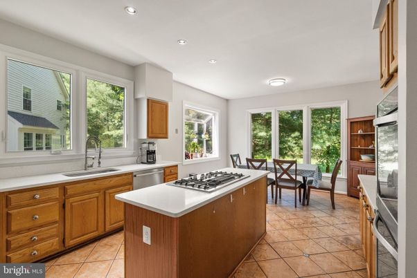 Dining room, Interior, Kitchen, Recessed Lighting, Stainless Steel Appliances