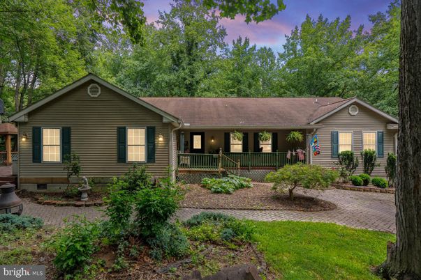Backyard, Exterior, Facade, Ranch