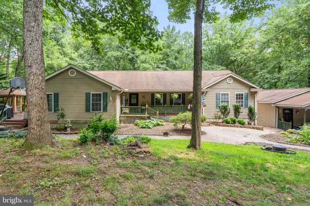 Backyard, Exterior, Facade, Ranch