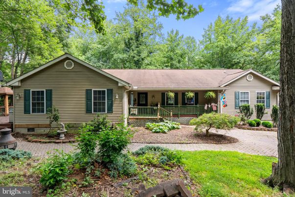Backyard, Exterior, Facade, Ranch