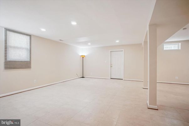 Empty room, Interior, Recessed Lighting