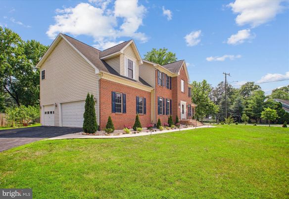 Attached, Backyard, Exterior, Facade, Brick Facade, Cape Cod