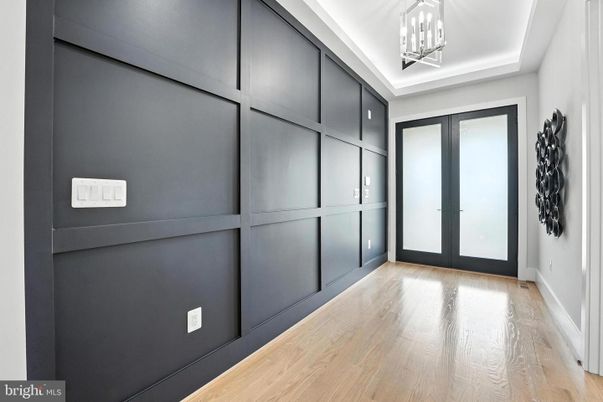 Interior, Pendant Lights, Wood Texture Flooring