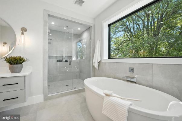 Bathroom, Free Standing Baths, Glass Shower, Interior, Recessed Lighting