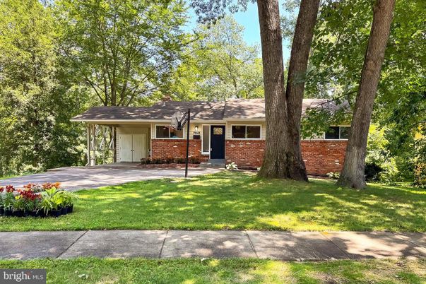 Exterior, Facade, Brick Facade, Ranch