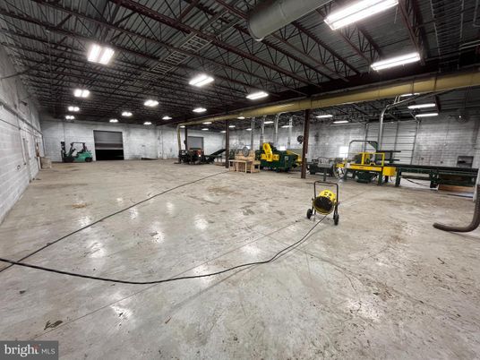 Fitness Equipment, Interior, Recessed Lighting, Stone Walls