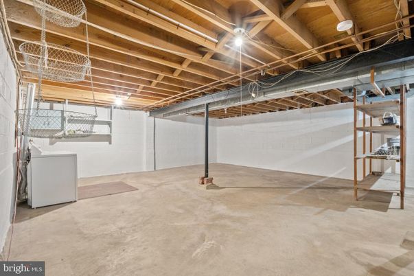 Interior, Washer, Wooden Beams