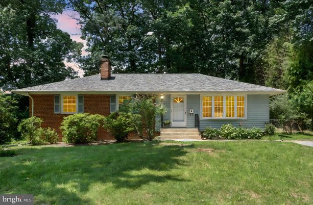 Exterior, Facade, Brick Facade, Ranch