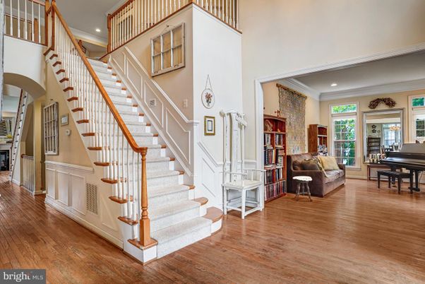 Interior, Piano, Recessed Lighting, Wood Texture Flooring