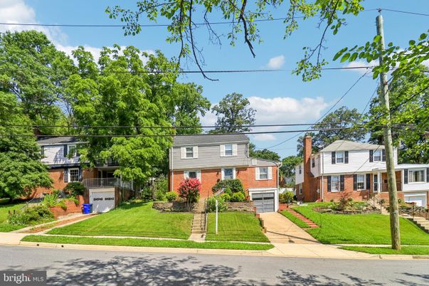 Attached, Exterior, Facade, Brick Facade, Raised Ranch