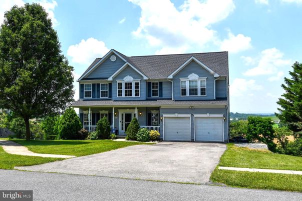 Attached, Exterior, Facade, Farmhouse