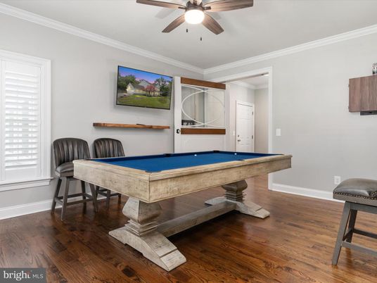 Billiard Table, Game Room, Interior, Wood Texture Flooring