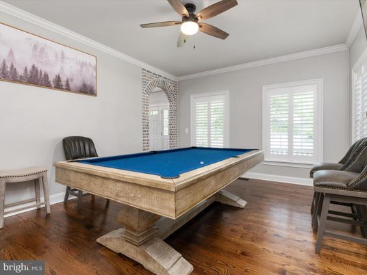 Billiard Table, Game Room, Interior, Wood Texture Flooring