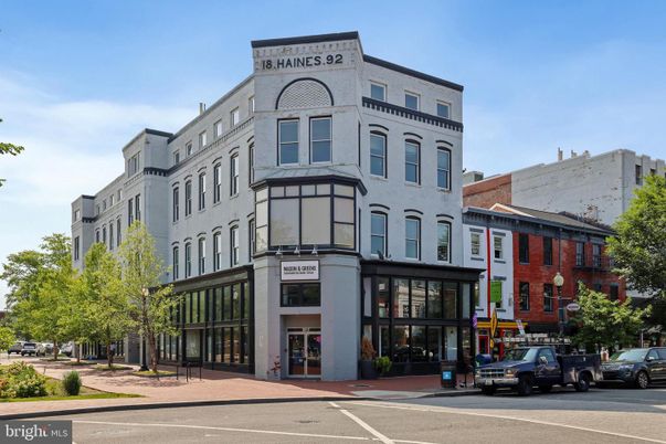 Exterior, Facade, Highrise