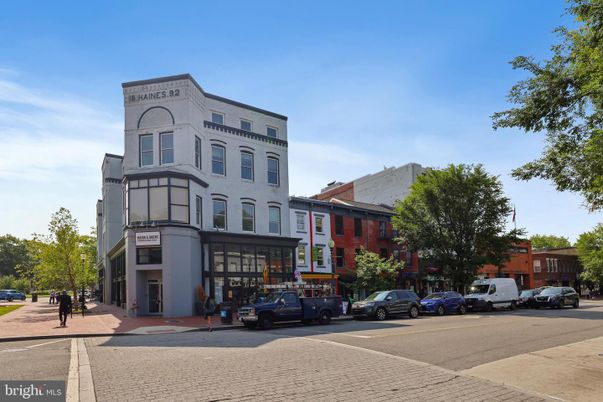 Exterior, Facade, Highrise