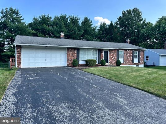 Attached, Exterior, Facade, Brick Facade, Ranch