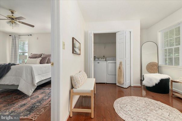 Bedroom, Interior, Washer, Wood Texture Flooring