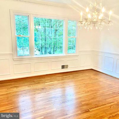 Chandelier, Empty room, Interior, Wood Texture Flooring