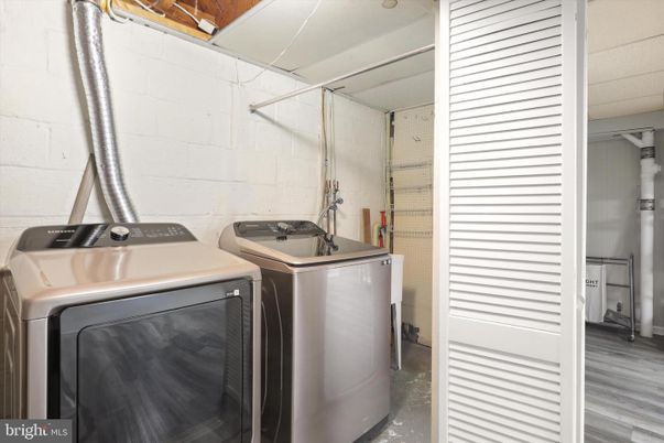 Interior, Utility Closets, Washer, Wood Texture Flooring