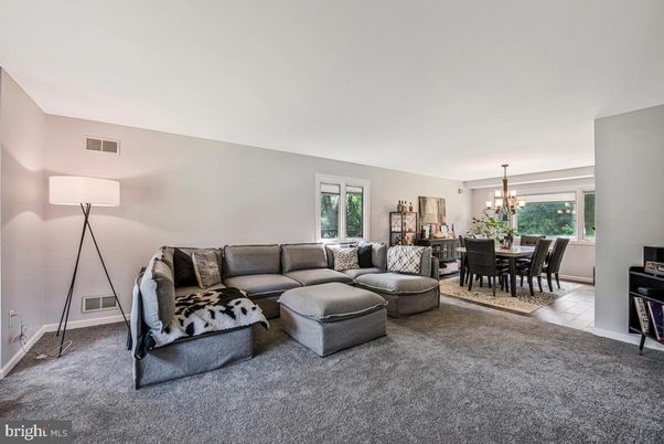 Chandelier, Dining room, Interior, Living room