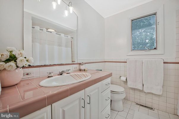 Bathroom, Interior, Tile Countertops