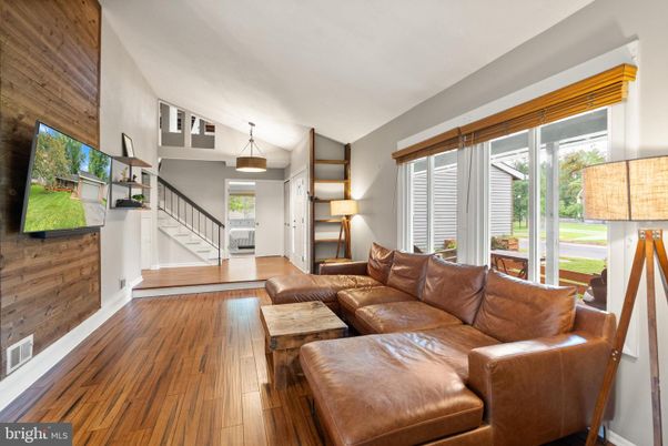 Interior, Living room, Pendant Lights, Wood Texture Flooring, Wooden Walls