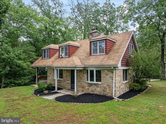 Exterior, Facade, Cape Cod