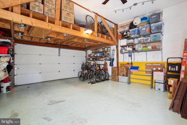 Garage, Interior, Wooden Beams