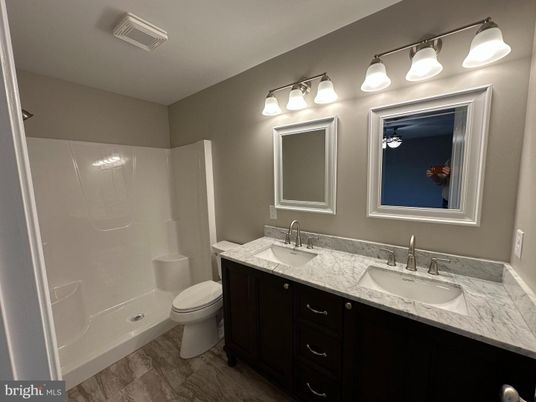 Bathroom, Dual Sink Vanities, Interior