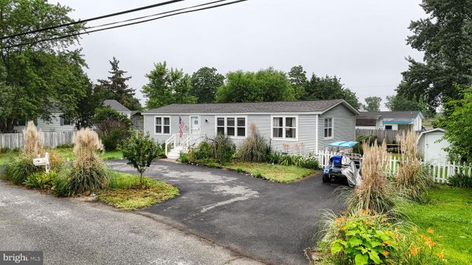 Backyard, Exterior, Facade, Cape Cod